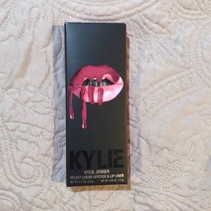 KYLIE cosmetics. Posie k lip kit. VELVET
